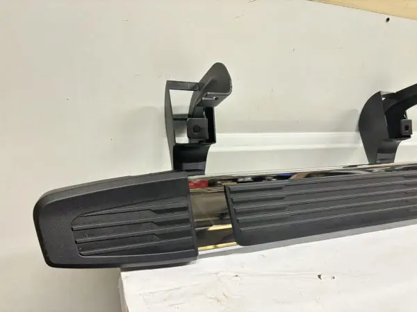 2019 2020 2021 2022 2023 2024 CHEVY SILVERADO 1500 LF OEM RUNNING BOARD 84011396 - Image 7
