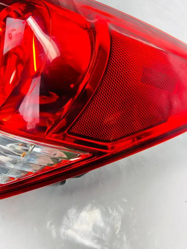 2011 2012 2013 2014 2015 2016 CHEVY CRUZE REAR RIGHT OEM TAIL LIGHT GENUINE - Image 4