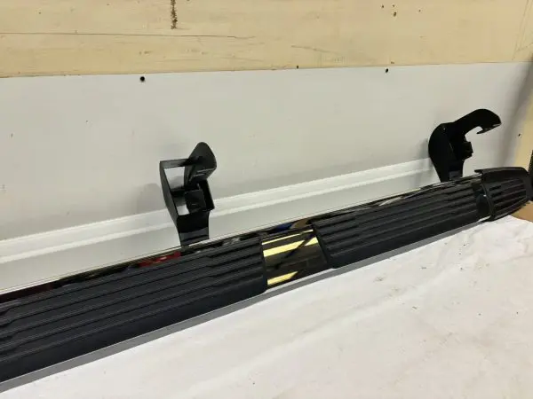 2019 2020 2021 2022 2023 2024 CHEVY SILVERADO 1500 LF OEM RUNNING BOARD 84011396 - Image 12