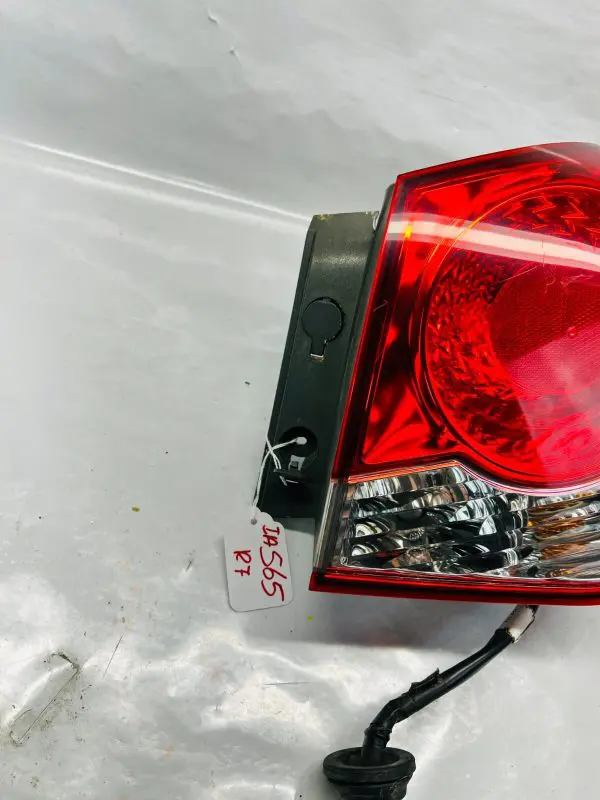 2011 2012 2013 2014 2015 2016 CHEVY CRUZE REAR RIGHT OEM TAIL LIGHT GENUINE - Image 8