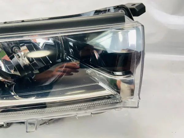 2017 2018 2019 TOYOTA HIGHLANDER HALOGEN LED FRONT RIGHT OEM HEADLIGHT - Image 2