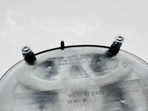 53141-33130 TOYOTA AVALON HIGHLANDER CAMRY SIENNA RAV4 FRONT OEM EMBLEM GENUINE - Image 9