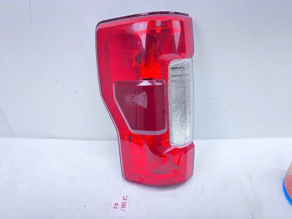 2017 2018 2019 FORD F250 F350 SUPER DUTY HALOGEN BLIND SPOT REAR OEM TAIL LIGHT