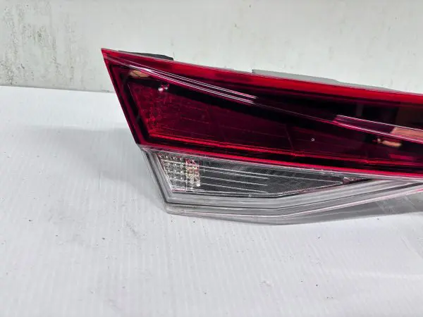 92409AA020  2021 2022 2023 HYUNDAI ELANTRA LED REAR CENTER OEM TAIL LIGHT - Image 2