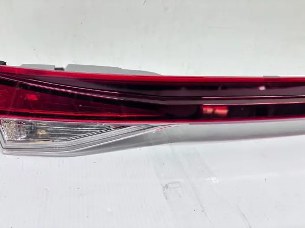 92409AA020  2021 2022 2023 HYUNDAI ELANTRA LED REAR CENTER OEM TAIL LIGHT - Image 3