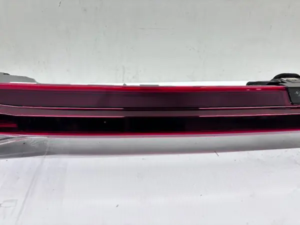 92409AA020  2021 2022 2023 HYUNDAI ELANTRA LED REAR CENTER OEM TAIL LIGHT - Image 4