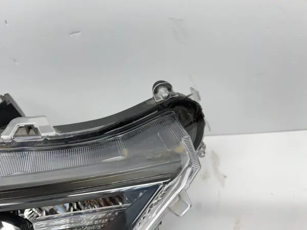 🎈🎈2019 2020 2021 TOYOTA RAV4 LED FRONT RIGHT OEM HEADLIGHT BLACK BEZEL - Image 5