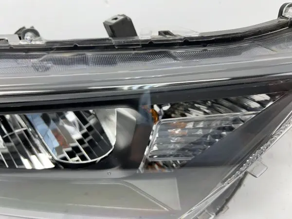 🎈🎈2019 2020 2021 TOYOTA RAV4 LED FRONT RIGHT OEM HEADLIGHT BLACK BEZEL - Image 6