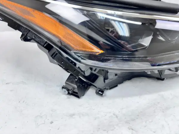 100008A0M4 2020 2021 2022 2023 TOYOTA HIGHLANDER LED FRONT RIGHT OEM HEADLIGHT - Image 6