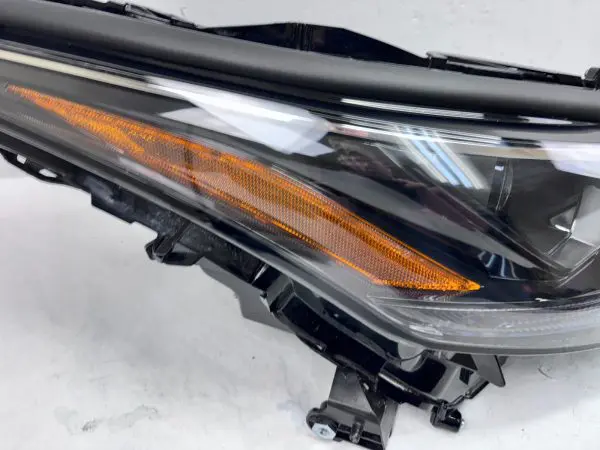 100008A0M4 2020 2021 2022 2023 TOYOTA HIGHLANDER LED FRONT RIGHT OEM HEADLIGHT - Image 7