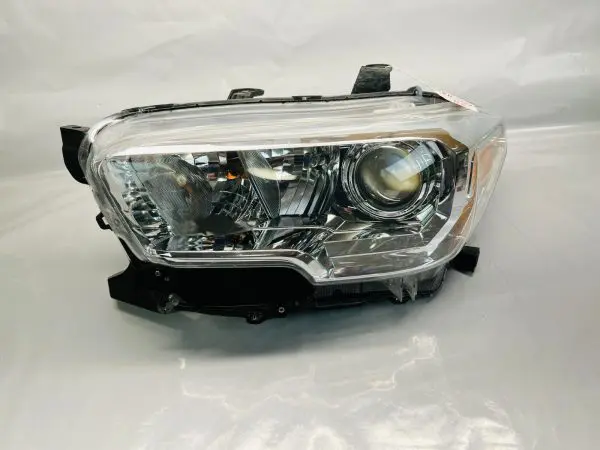 2016 2017 2018 2019 2020 2021 2022 TOYOTA TACOMA HALOGEN LEFT OEM HEADLIGHT