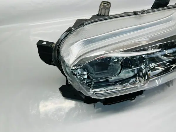 2016 2017 2018 2019 2020 2021 2022 TOYOTA TACOMA HALOGEN LEFT OEM HEADLIGHT - Image 8