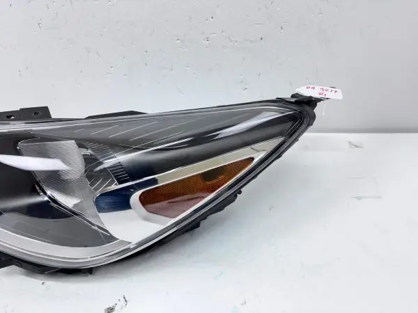 92101-H9000  2018 2019 2020 KIA RIO HALOGEN FRONT LEFT OEM HEADLIGHT - Image 3