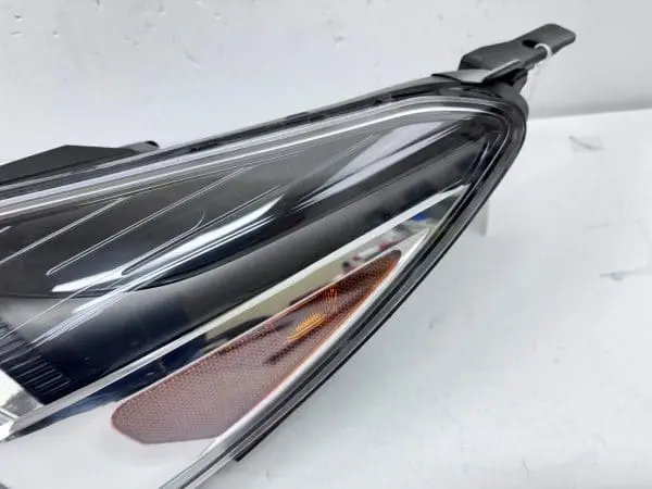 92101-H9000  2018 2019 2020 KIA RIO HALOGEN FRONT LEFT OEM HEADLIGHT - Image 8