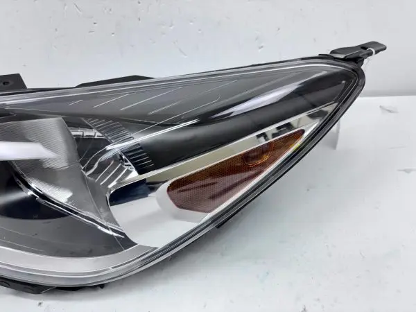 92101-H9000  2018 2019 2020 KIA RIO HALOGEN FRONT LEFT OEM HEADLIGHT - Image 9