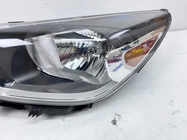 92101-H9000  2018 2019 2020 KIA RIO HALOGEN FRONT LEFT OEM HEADLIGHT - Image 10
