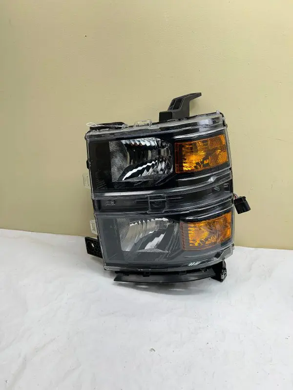 23380552 2014 2015 CHEVY SILVERADO 1500 HALOGEN FRONT LEFT OEM HEADLIGHT