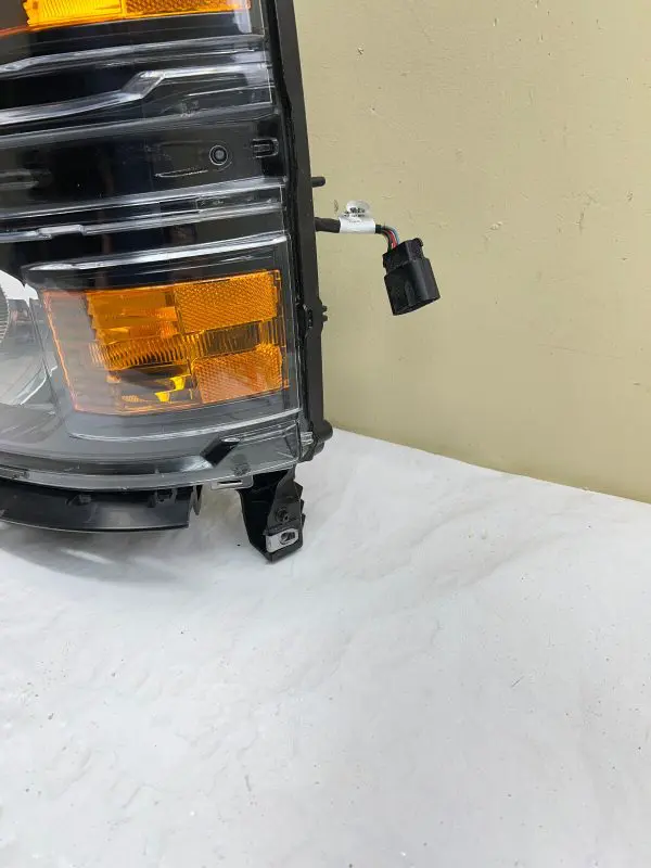 23380552 2014 2015 CHEVY SILVERADO 1500 HALOGEN FRONT LEFT OEM HEADLIGHT - Image 3