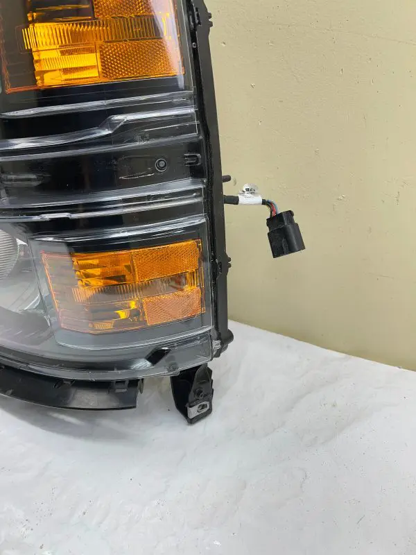 23380552 2014 2015 CHEVY SILVERADO 1500 HALOGEN FRONT LEFT OEM HEADLIGHT - Image 4