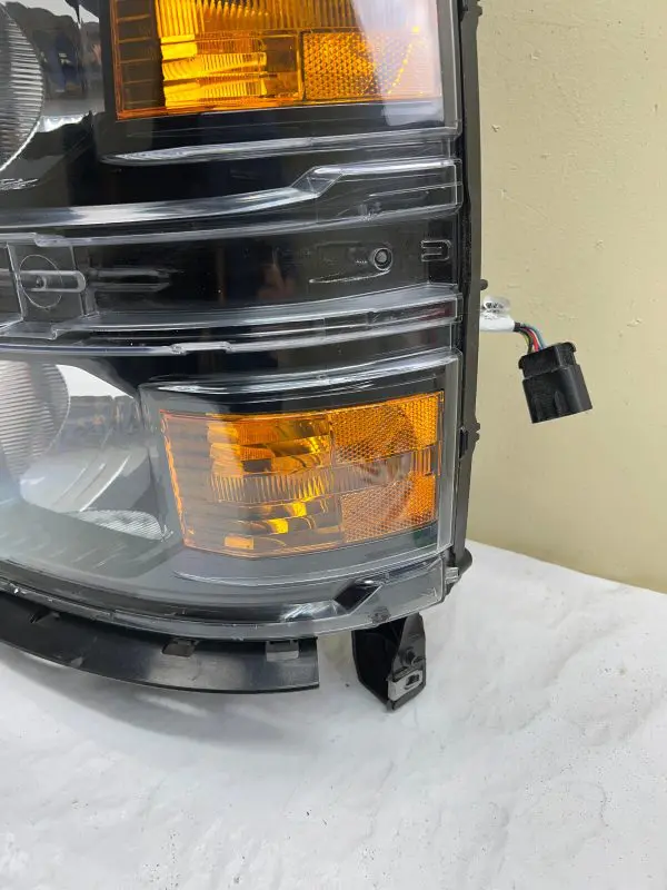 23380552 2014 2015 CHEVY SILVERADO 1500 HALOGEN FRONT LEFT OEM HEADLIGHT - Image 5