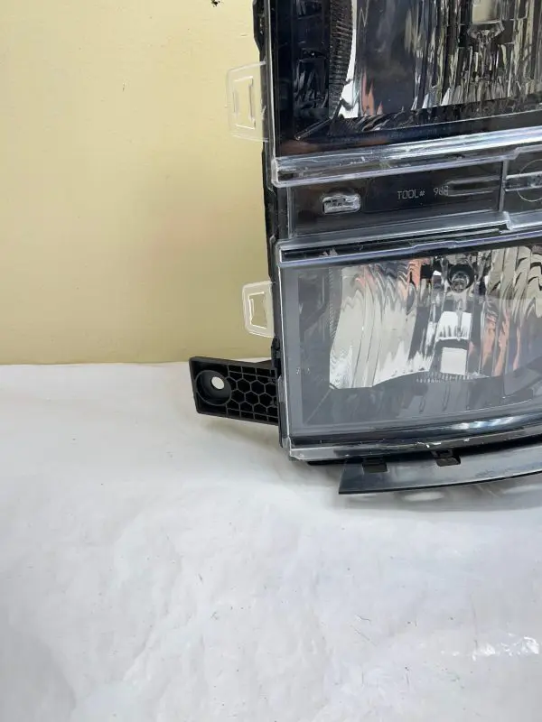 23380552 2014 2015 CHEVY SILVERADO 1500 HALOGEN FRONT LEFT OEM HEADLIGHT - Image 8