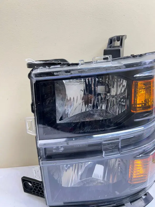 23380552 2014 2015 CHEVY SILVERADO 1500 HALOGEN FRONT LEFT OEM HEADLIGHT - Image 9