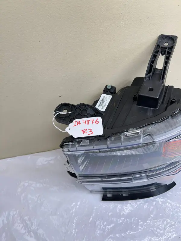 23380552 2014 2015 CHEVY SILVERADO 1500 HALOGEN FRONT LEFT OEM HEADLIGHT - Image 14