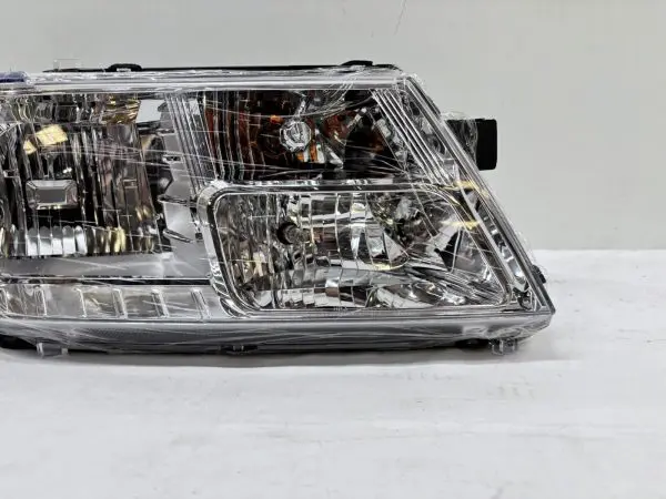 MINT 2009-2014 2015 2016 2017 2018 2019 2020 dodge journey front right headlight - Image 2