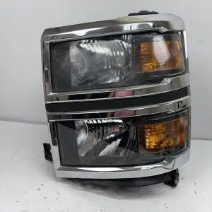23172782 2014 2015 CHEVY SILVERADO 1500 HALOGEN FRONT LEFT OEM HEADLIGHT DAMAGED