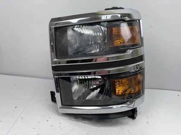 23172782 2014 2015 CHEVY SILVERADO 1500 HALOGEN FRONT LEFT OEM HEADLIGHT DAMAGED