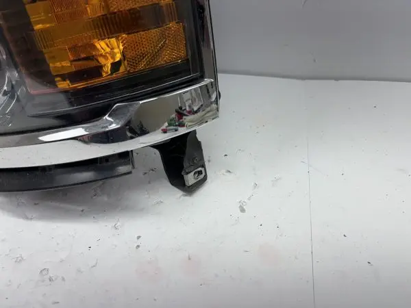 23172782 2014 2015 CHEVY SILVERADO 1500 HALOGEN FRONT LEFT OEM HEADLIGHT DAMAGED - Image 3