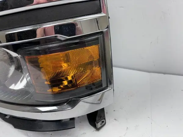 23172782 2014 2015 CHEVY SILVERADO 1500 HALOGEN FRONT LEFT OEM HEADLIGHT DAMAGED - Image 4