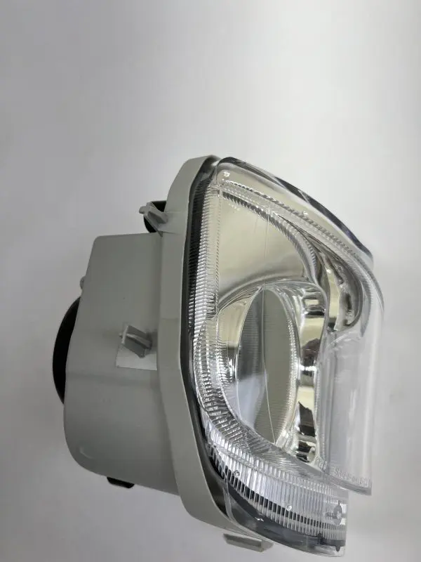 81211-53290. 2006 2007 2008 2009 2010 LEXUS IS IS250 IS350 FRONT RIGHT FOG LIGHT - Image 6
