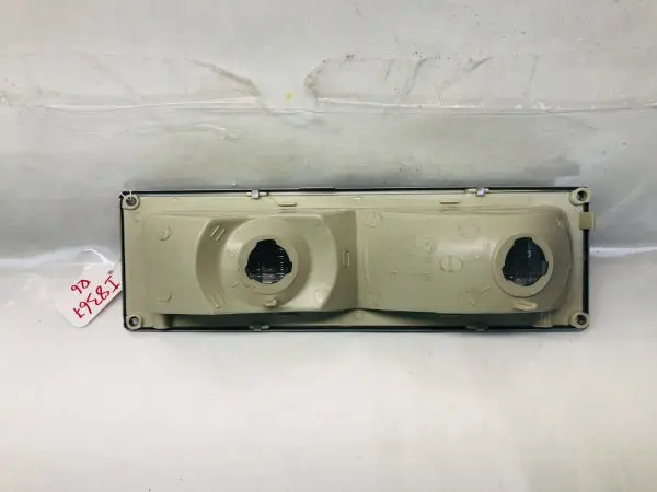 5975424 1990-1992 1993 CHEVY GMC FRONT RIGHT PARKING LIGHT C1500 K1500 2500 3500 - Image 9