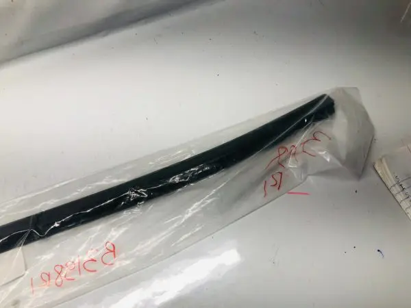 OEM 53395-0R060 2016 2017 2018 TOYOTA RAV4 FRONT BUMPER GRILLE SEAL GENUINE - Image 9