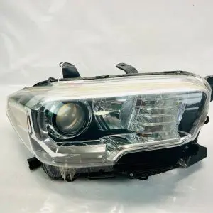 2016 2017 2018 2019 2020 2021 2022 TOYOTA TACOMA HALOGEN RIGHT OEM HEADLIGHT