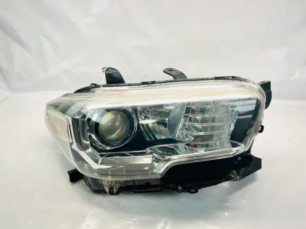2016 2017 2018 2019 2020 2021 2022 TOYOTA TACOMA HALOGEN RIGHT OEM HEADLIGHT