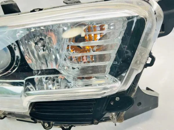 2016 2017 2018 2019 2020 2021 2022 TOYOTA TACOMA HALOGEN RIGHT OEM HEADLIGHT - Image 3