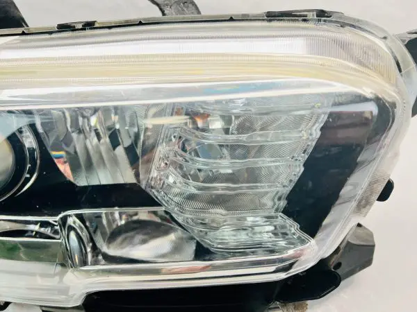 2016 2017 2018 2019 2020 2021 2022 TOYOTA TACOMA HALOGEN RIGHT OEM HEADLIGHT - Image 4
