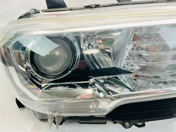 2016 2017 2018 2019 2020 2021 2022 TOYOTA TACOMA HALOGEN RIGHT OEM HEADLIGHT - Image 5