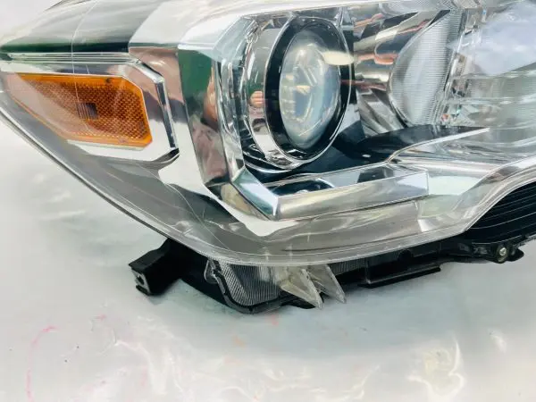 2016 2017 2018 2019 2020 2021 2022 TOYOTA TACOMA HALOGEN RIGHT OEM HEADLIGHT - Image 6