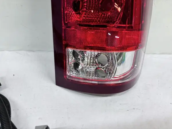 2007 2008 2009 2010 2011 2012 2013 2014 GMC SIERRA REAR RIGHT CAPA TAIL LIGHT - Image 9