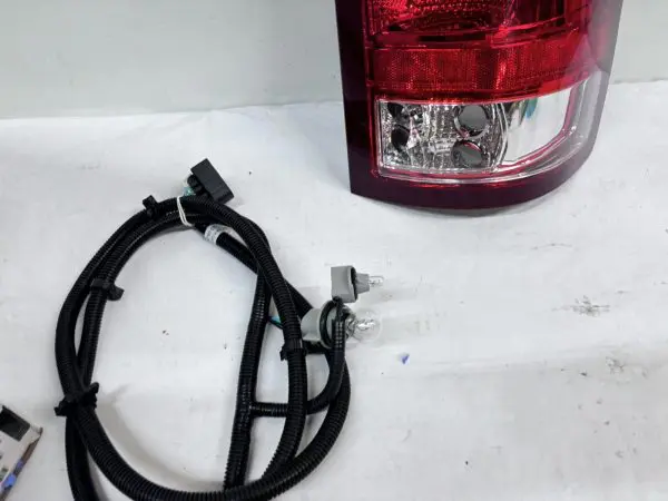 2007 2008 2009 2010 2011 2012 2013 2014 GMC SIERRA REAR RIGHT CAPA TAIL LIGHT - Image 15