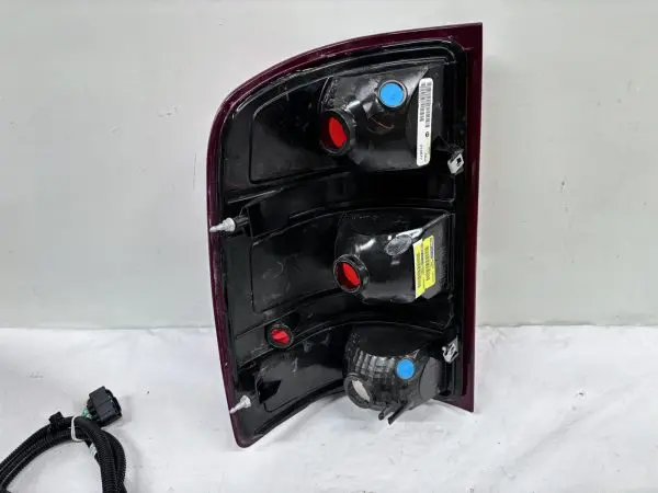 2007 2008 2009 2010 2011 2012 2013 2014 GMC SIERRA REAR RIGHT CAPA TAIL LIGHT - Image 17