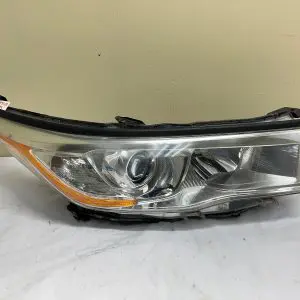 2014 2015 2016  TOYOTA HIGHLANDER HALOGEN FRONT RIGHT OEM HEADLIGHT