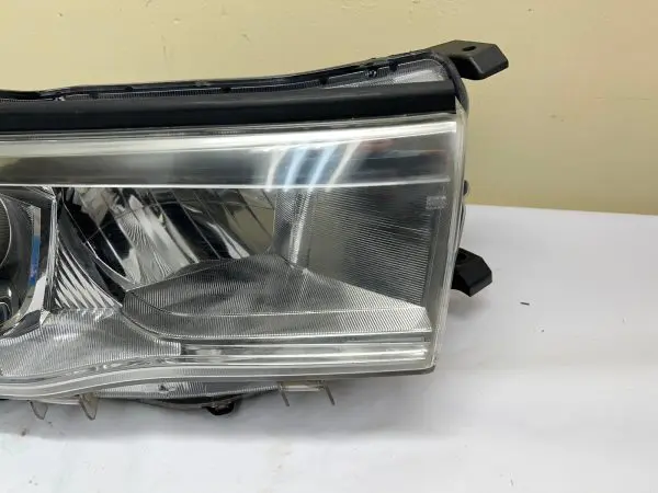 2014 2015 2016  TOYOTA HIGHLANDER HALOGEN FRONT RIGHT OEM HEADLIGHT - Image 3