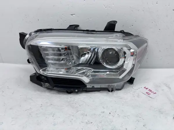 2016 2017 2018 2019 2020 2021 2022TOYOTA TACOMA HALOGEN FRONT LEFT OEM HEADLIGHT