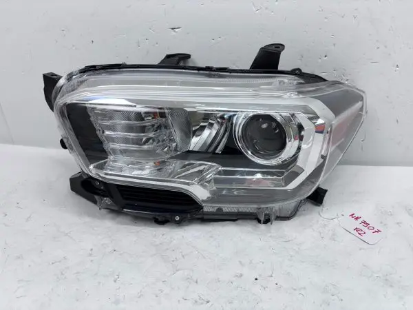 2016 2017 2018 2019 2020 2021 2022TOYOTA TACOMA HALOGEN FRONT LEFT OEM HEADLIGHT - Image 2