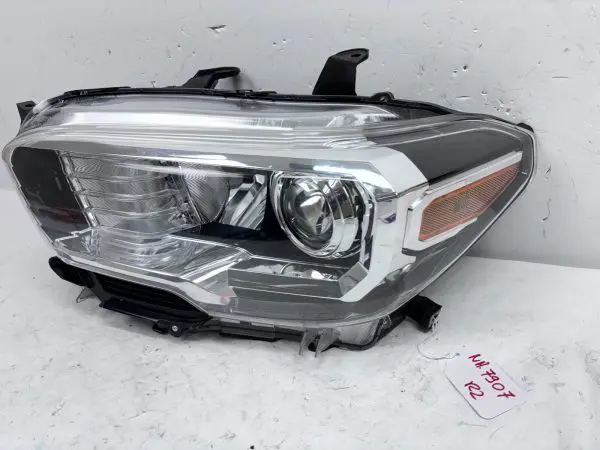 2016 2017 2018 2019 2020 2021 2022TOYOTA TACOMA HALOGEN FRONT LEFT OEM HEADLIGHT - Image 3