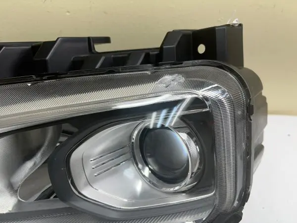 92101-J9020 NICE 2018 2019 2020 2021 HYUNDAI KONA FRONT LEFT OEM HEADLIGHT - Image 3